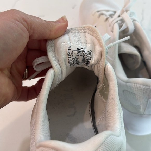 Nike Air Zoom Shoes.  White/cream in color. Size 6Y or women’s size: 7.5. - Picture 7 of 8